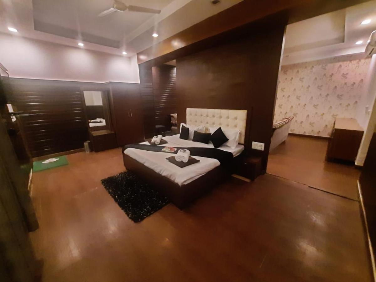 Kartikay Hotel Hisār Exterior foto