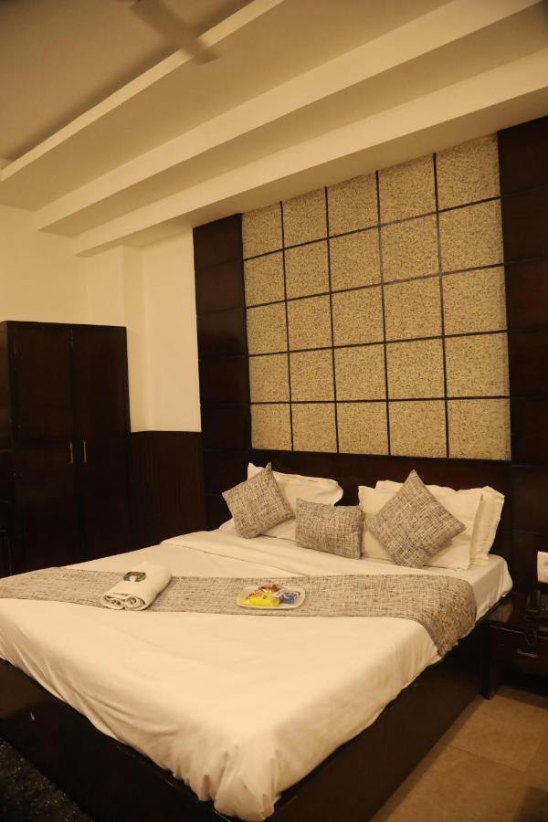 Kartikay Hotel Hisār Exterior foto